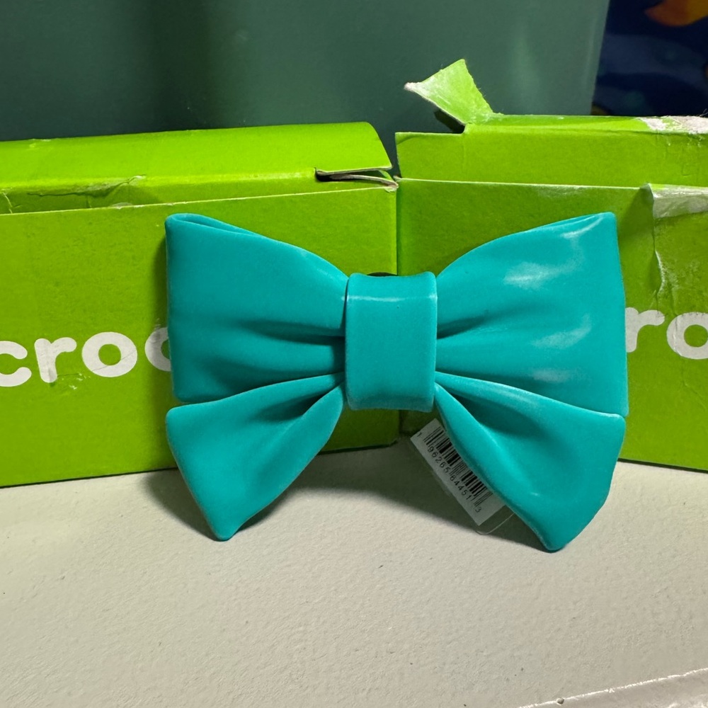 NWT Crocs Jibbitz oversized bow